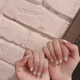 Nur Rina – handgefertigte Maniküre mit Nagelpflaster