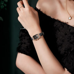 Reloj pequeño verde para mujer con esfera texturizada verde malaquita