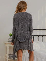 Geripptes Camisole-Loungeset und Bademantel mit Gürtel