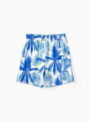 Passendes Familien-Urlaubspyjama-Set mit tropischem Blattmuster