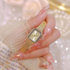 Reloj de mesa de trigo con temperamento simple, cuadrado pequeño, dorado