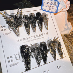 Industria pesada Metal Paraíso perdido Cultura asiática Chica súper genial y atractiva Personalidad oscura Usar armadura