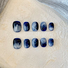 Einfache Nagelaufkleber mit schwarzem Katzenauge und Farbverlauf