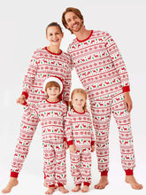 Passendes Familien-Pyjama-Set mit Rentier- und Schneeflockenmotiv
