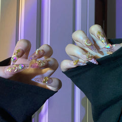 Kann mit der American Girl Warrior Netflix Wearing Armor aufgenommen werden