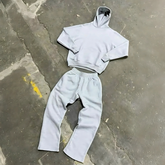 Bequemes Set aus Hoodie und Jogginghose für den Alltag