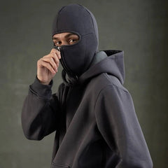 Winddichte Outdoorjacke mit verstellbarer Sturmhaube und Reißverschlusstaschen