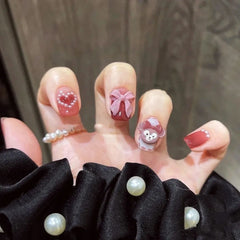 Lindo arte de uñas con degradado de perla y lazo de amor