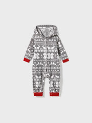 Weihnachtspyjama-Set für die Familie mit passenden Buchstaben und Kapuze