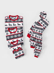 Passendes Familien-Pyjama-Set mit nordischem Rentiermotiv