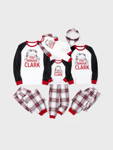 Conjunto de pijama familiar estampado a juego con texto "You Serious Clark"