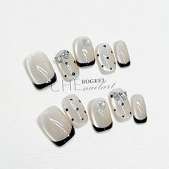 Handgetragenes kurzes Katzenauge