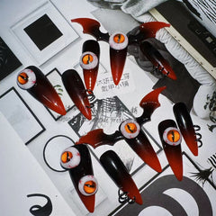 Super Cool Devil Wing Dunkle Persönlichkeit Heißes Mädchen Tragen Rüstung