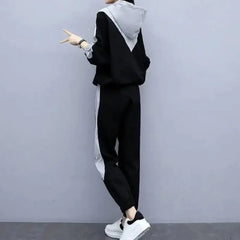 Vielseitiges zweiteiliges Set im Sportstil