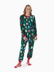 Festliches Pyjama-Set für die ganze Familie mit Ornament-Print