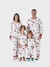 Festliches passendes Pyjama-Set für die Familie mit Rentiermotiv