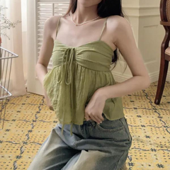 Üppiges, gesmoktes, ärmelloses, kurzes Top