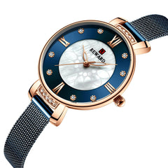 Reloj de mujer con correa de malla milanesa y delicado diseño de concha y diamantes