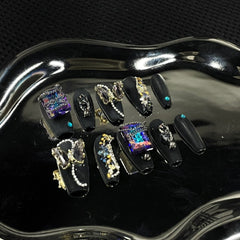 Handgemachte Rüstung mit gotischem, dunkel loderndem Schmetterling