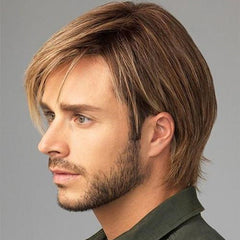 Peluca de hombre de cabello corto, liso, castaño dorado y con flequillo lateral