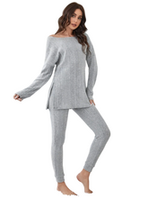 Lounge-Set aus T-Shirt und Hose mit geschlitztem Saum an der Schulter