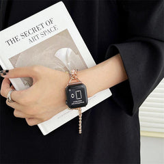 Reloj con cadena de metal y perla, pequeña fragancia