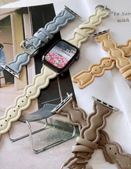 Correa pequeña de cuero fragante con diseño de ondas