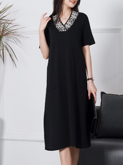 Elegante vestido midi de lino de punto con cuello en V y manga corta