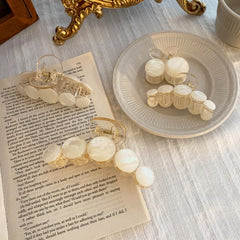 Schillernde Muschel-Haarklammer