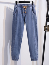 Sommer-Jeanshose mit hoher Taille und lockerer Passform