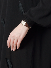 Pride and Prejudice – Midi-Strickkleid mit Puffärmeln und V-Ausschnitt