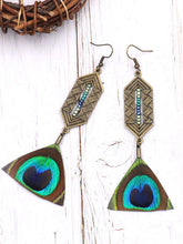 Pendientes colgantes de plumas de pavo real con drusa