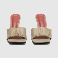 Sandalen mit schmalen Absätzen und quadratischer Zehenpartie