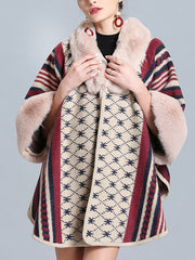 Gestreifter Bordeus-Cape-Cardigan mit flauschigem Hals in Übergröße