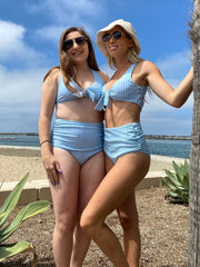 Bikini-Set mit Neckholder, Knoten, offenem Rücken, gerüschtem Design und hoher Taille