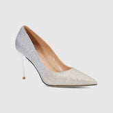 Flache Pumps mit dünnem Absatz
