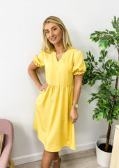 Vestido de lunares con cuello en V