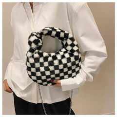 Flauschige runde Handtasche