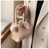 Flauschige Pompom-Handtasche
