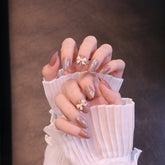 Mittelgroße, abgerundete, hellbraune Press-On-Nägel mit Schleife