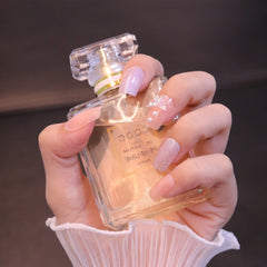 Uñas postizas cuadradas medianas en rosa claro y morado con mariposa