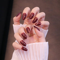 Mittelgroße, abgerundete, kräftige, rot schimmernde Press-On-Nägel