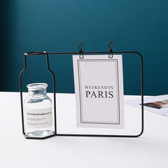 Jarrón de hierro con tubo de ensayo de vidrio y pinza