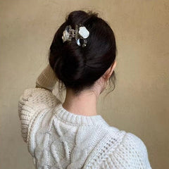 Pinza para el cabello transparente con rosa blanca