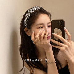 Diadema ancha de pata de gallo