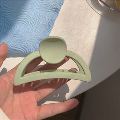 Pinza para el pelo acrílica divertida de color sólido