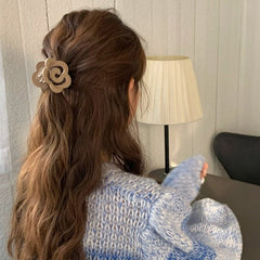 Pinza para el pelo con forma de flor sencilla