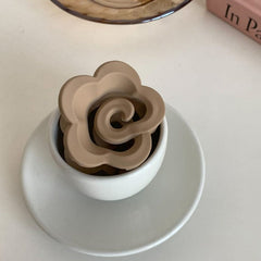 Pinza para el pelo con forma de flor sencilla