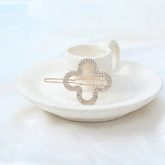 Horquilla de trébol con adornos de cristal