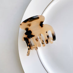 Mini Haarklammer in neutralen Farben